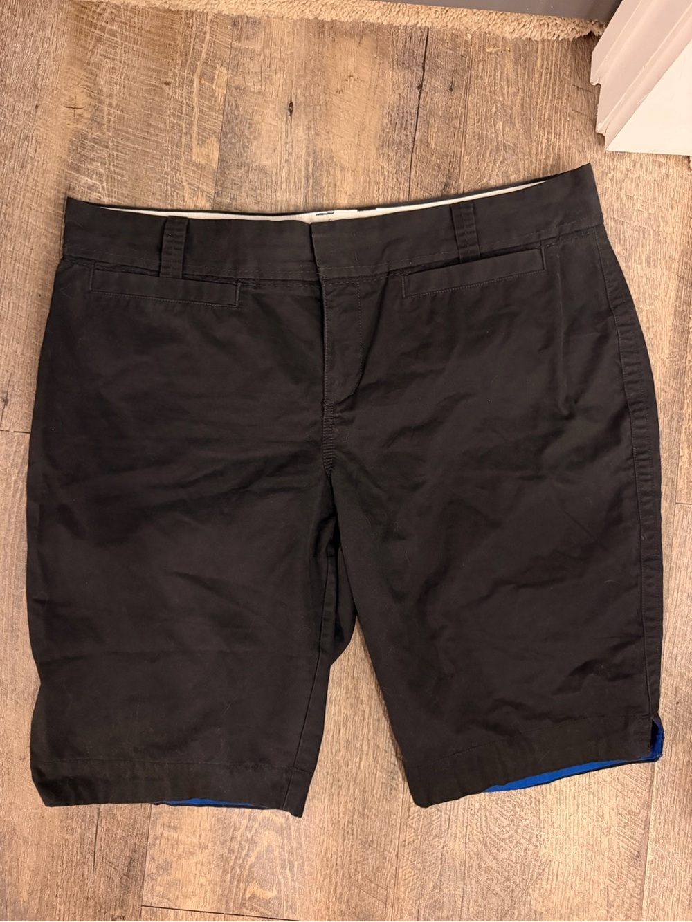 Old Navy Black Mid Rise Bermuda Shorts Women’s 16